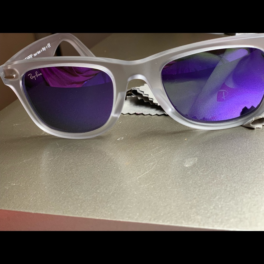 Never Worn Wayfarer Ease Sunglasses